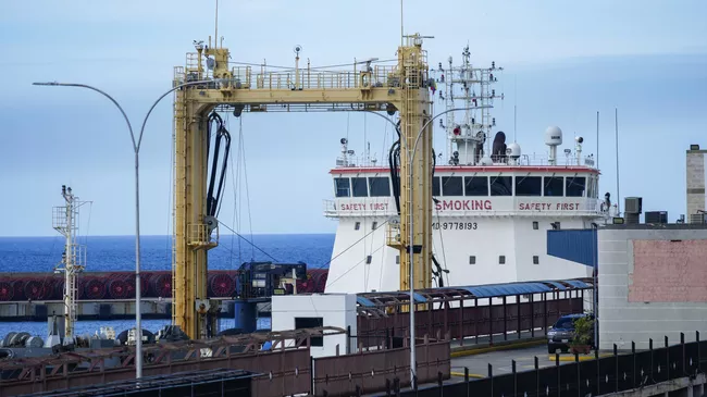 Судно ВМФ России в порту Ла-Гуайра, Венесуэла