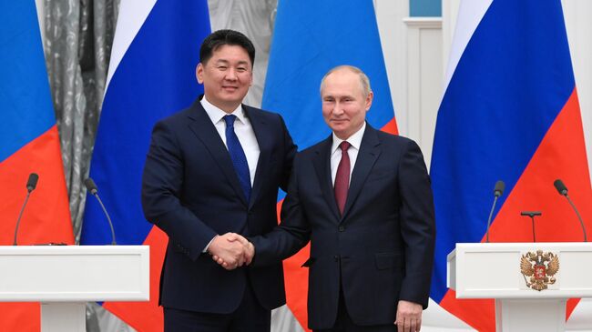 Президент РФ Владимир Путин и президент Монголии Ухнагийн Хурэлсух