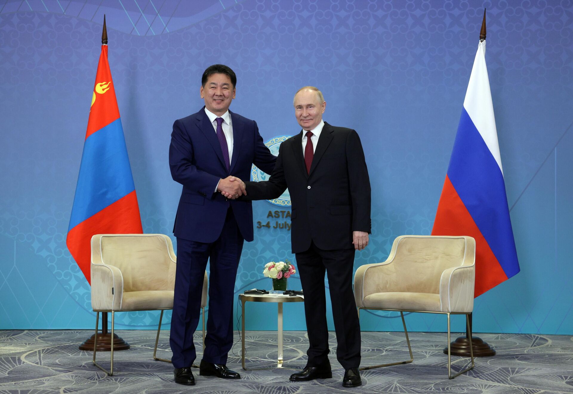 Президент РФ Владимир Путин и президент Монголии Ухнагийн Хурэлсух во время встречи на полях саммита Шанхайской организации сотрудничества - РИА Новости, 1920, 03.07.2024