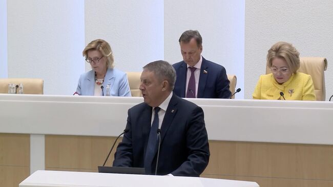Губернатор Брянской области Александр Богомаз во время выступления в Совете Федерации. 3 июля 2024