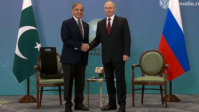 Встреча Путина с премьером Пакистана
