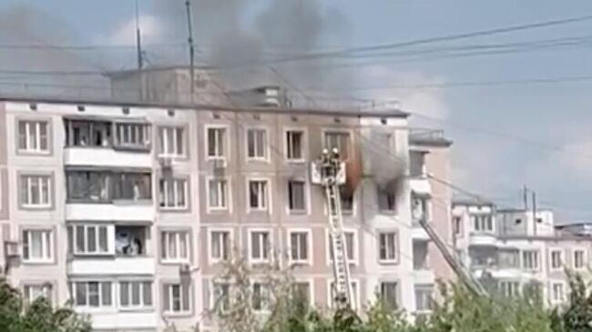 Пожар в квартире на восьмом этаже жилого дома на Новоясеневском проспекте в Москве