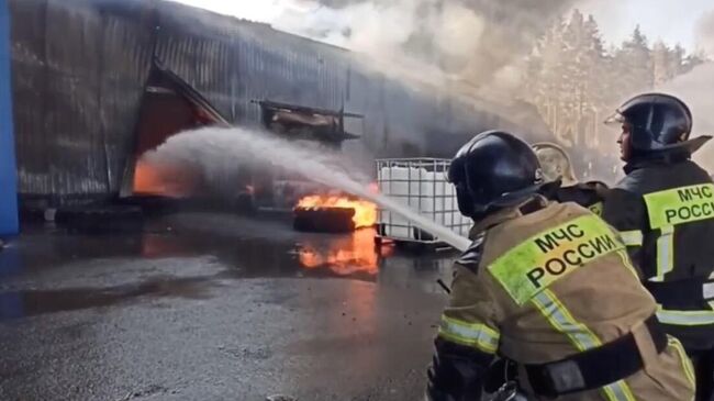 Пожар на складе с горюче-смазочными материалами в городе Березовский Свердловской области. 3 июля 2024