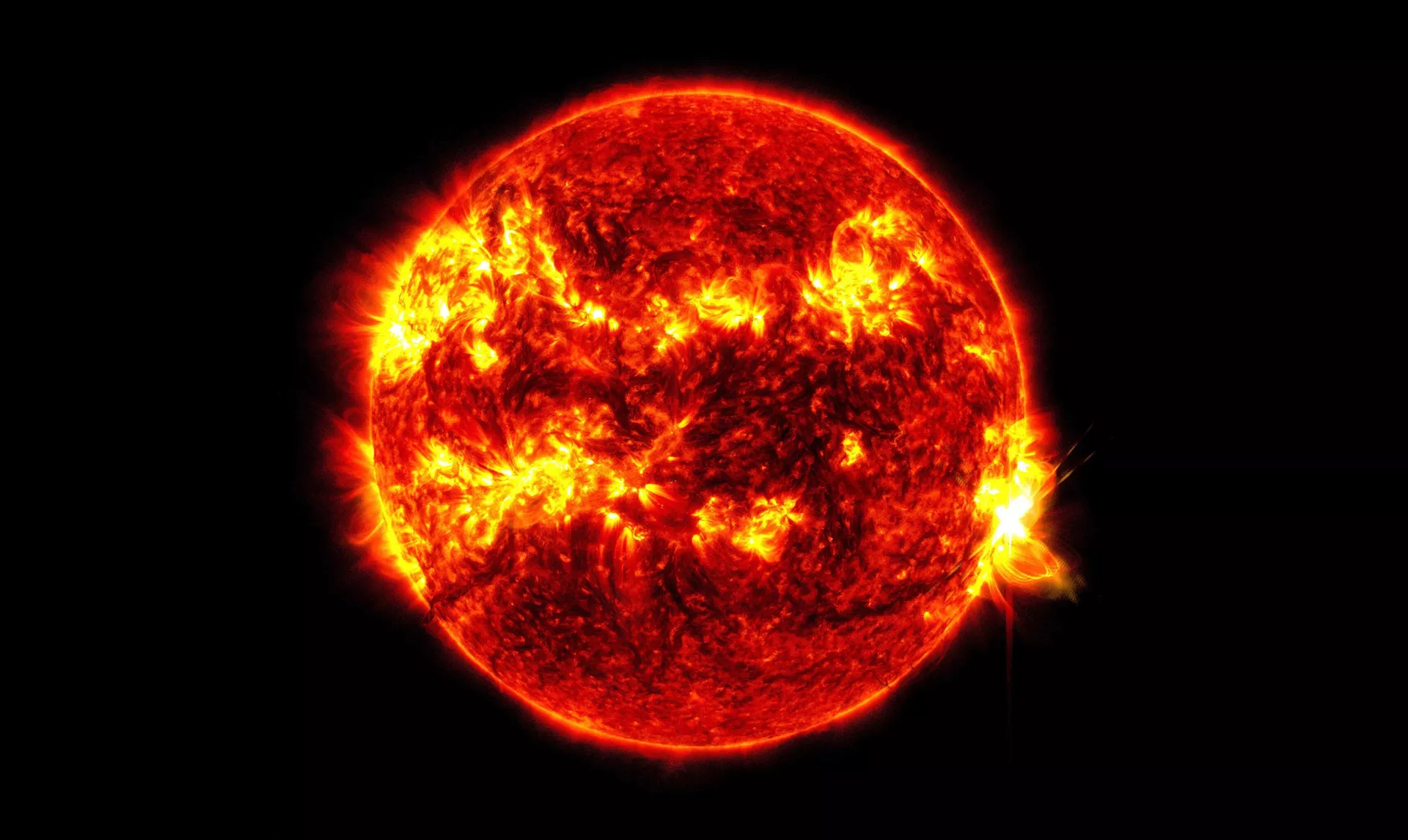 Вспышка на солнце  - РИА Новости, 1920, 10.11.2025