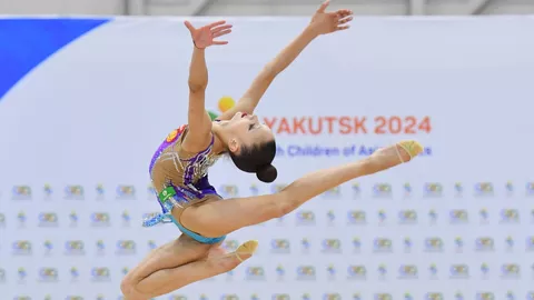 Российская художественная гимнастка Арина Ковшова