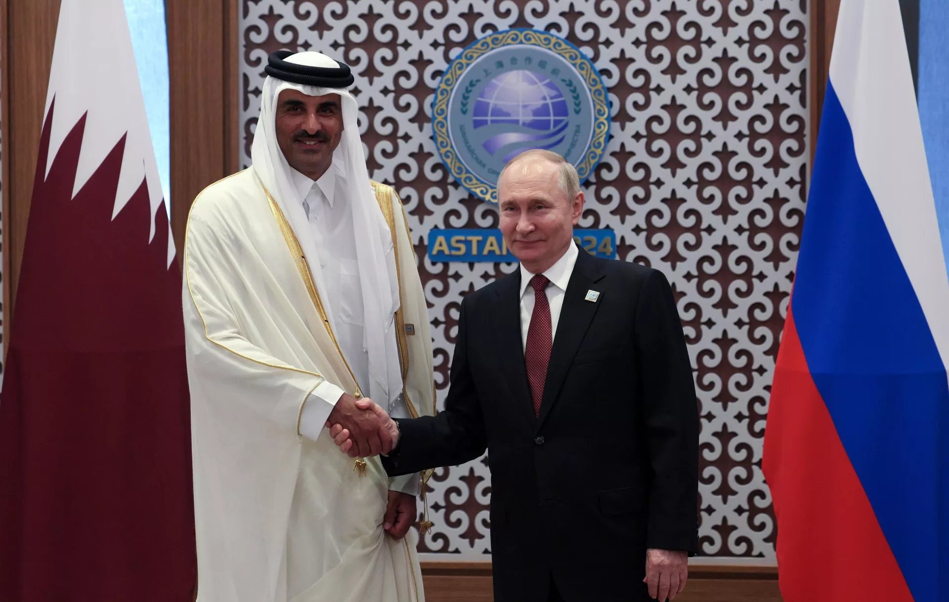 Президент РФ Владимир Путин и эмир Катара шейх Тамим бен Хамад Аль Тани во время встречи на полях саммита Шанхайской организации сотрудничества Президент РФ Владимир Путин и эмир Катара шейх Тамим бен Хамад Аль Тани во время встречи на полях саммита Шанхайской организации сотрудничества - РИА Новости, 1920, 04.07.2024