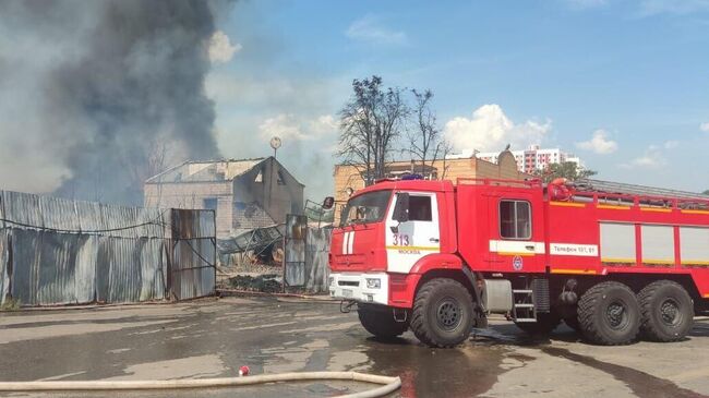 Место пожара на складе в Одинцовском городском округе Московской области. 4 июля 2024