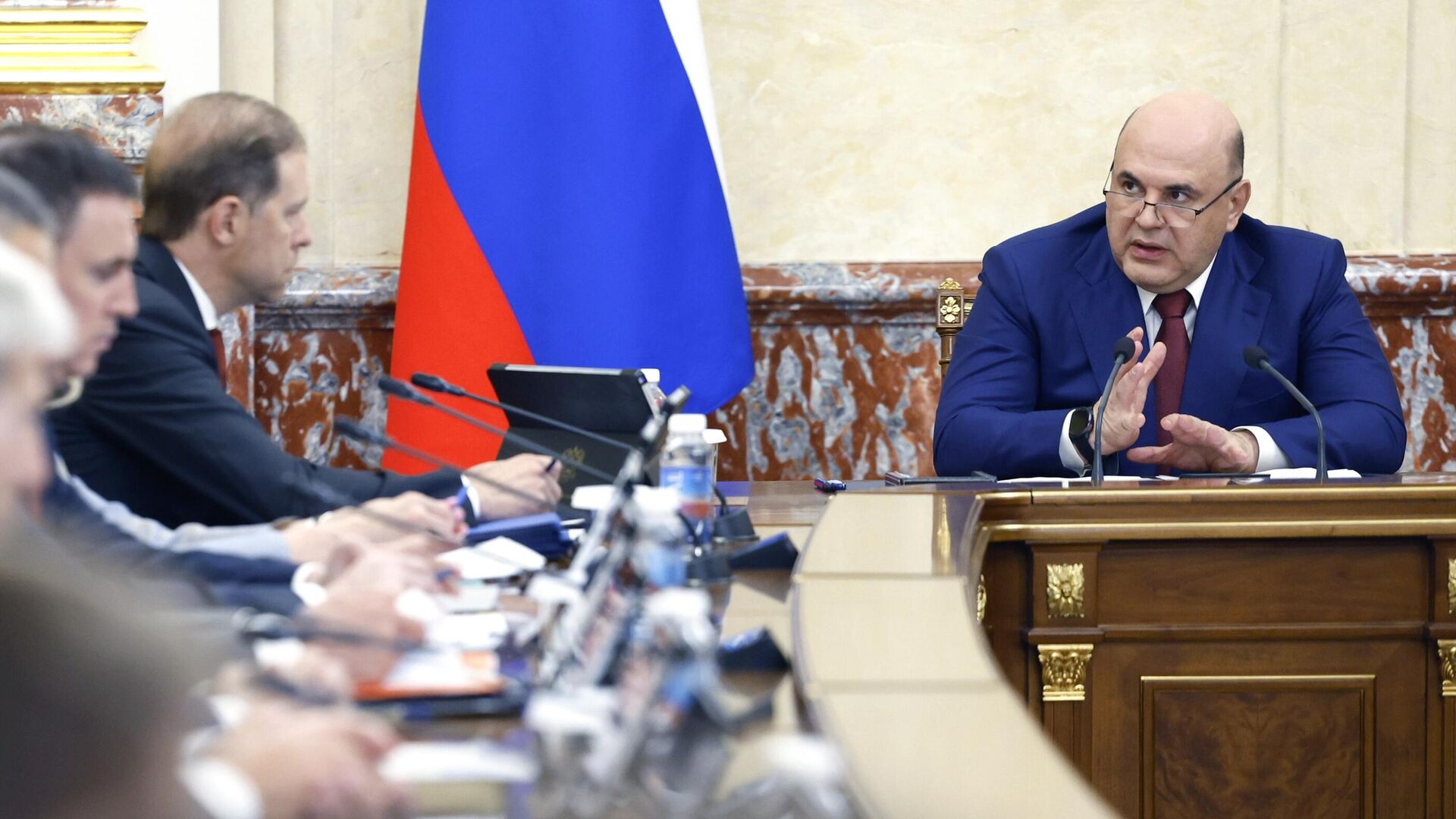 Председатель правительства РФ Михаил Мишустин проводит совещание с членами кабинета министров РФ - РИА Новости, 1920, 03.10.2025