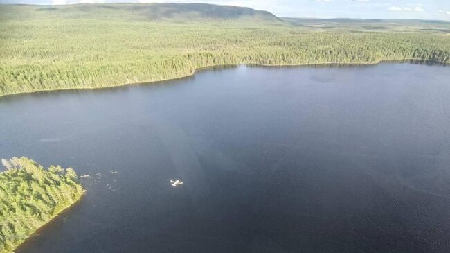 Место жесткой посадки гидроплана в Муезерском районе на озере Валлас в Карелии