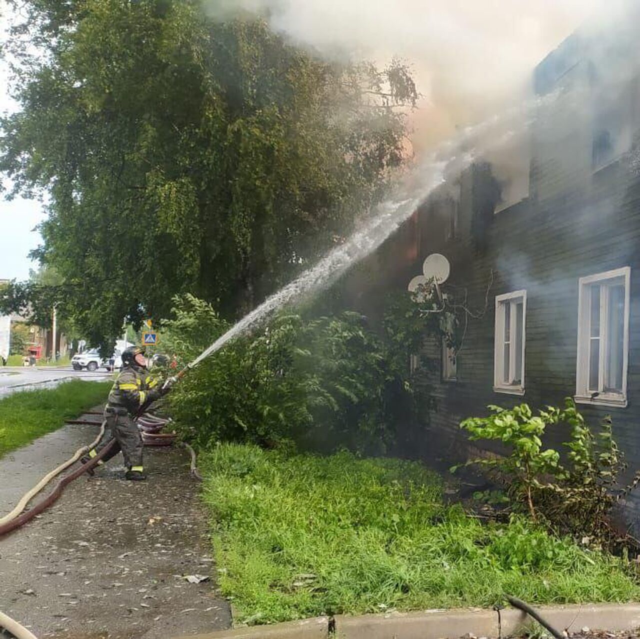 В Вологодской области сгорел дом, где прописаны 45 человек - РИА Новости,  05.07.2024