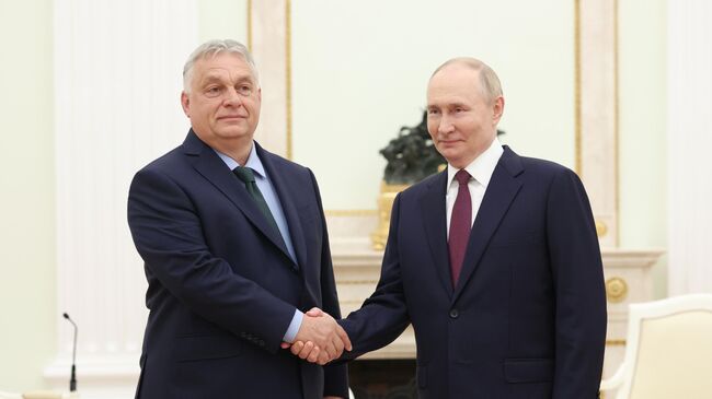 Президент РФ Владимир Путин и премьер-министр Венгрии Виктор Орбан во время встречи в Москве