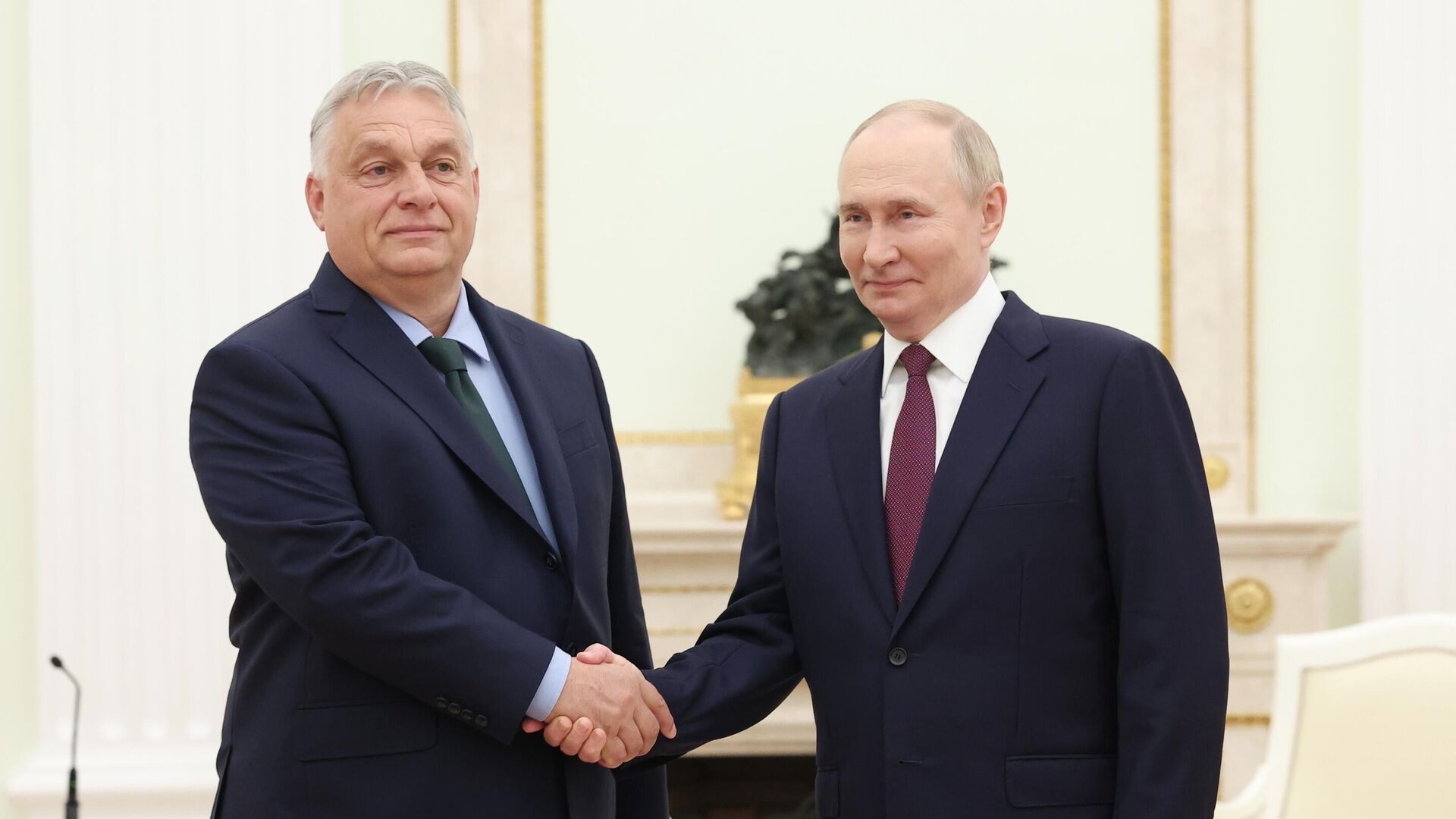 Премьер Венгрии прибыл в Кремль на переговоры с Путиным Премьер Венгрии прибыл в Кремль на переговоры с Путиным