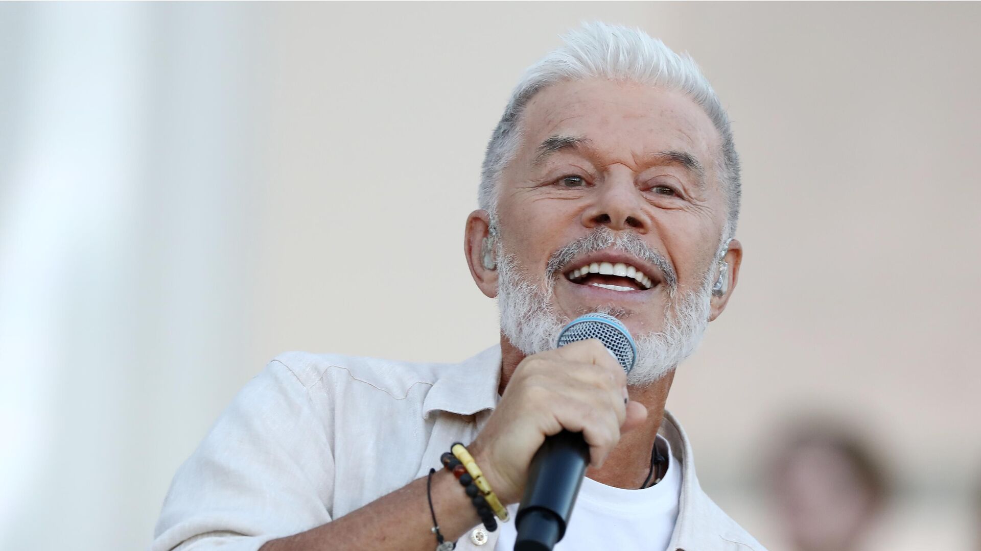 Торжественный концерт Россия нигде не заканчивается, посвящённый завершению выставки, сцена перед павильоном No1
 Торжественный концерт Россия нигде не заканчивается, посвящённый завершению выставки, сцена перед павильоном No1
 - РИА Новости, 1920