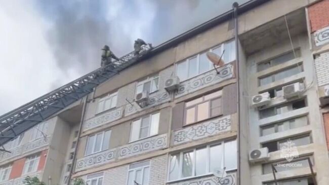Ликвидация пожара на крыше жилого дома в Дербенте