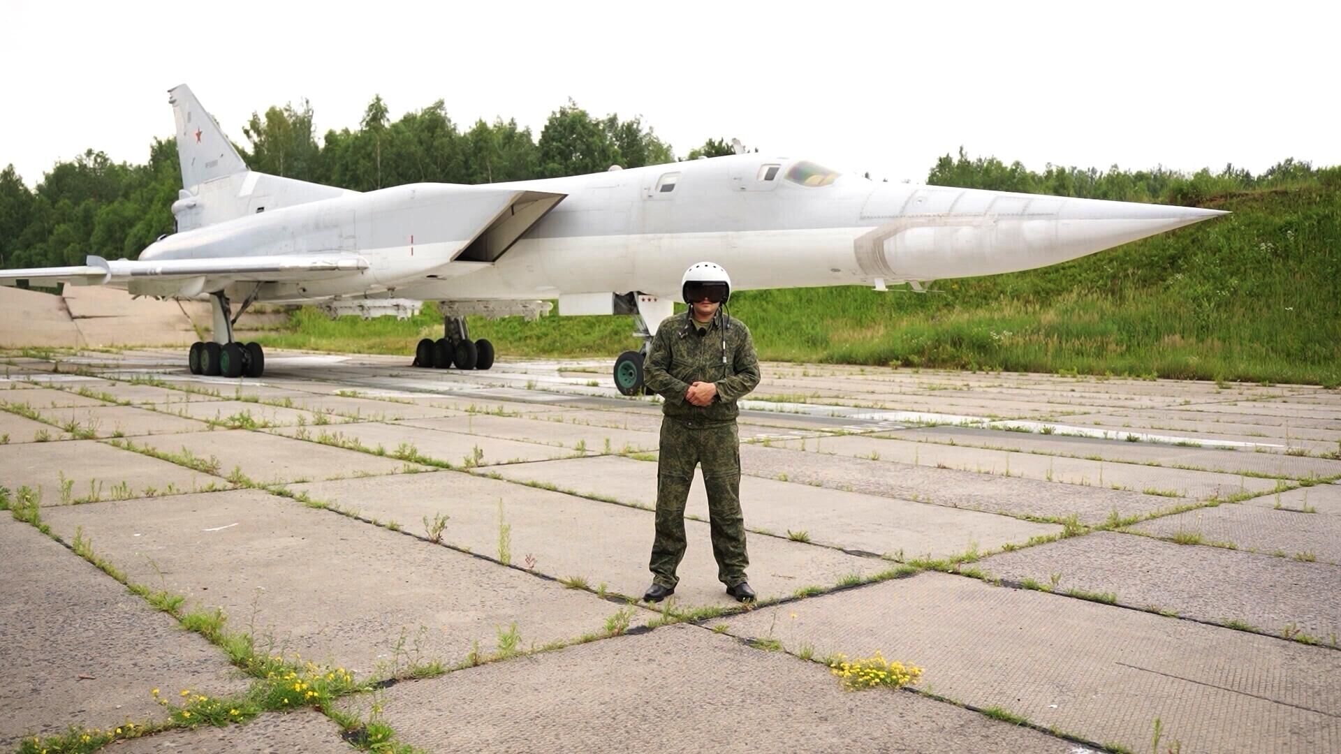 Летчик дальнего стратегического бомбардировщика Ту-22М3 ВКС России, который пытались угнать украинские спецслужбы - РИА Новости, 1920, 08.07.2024