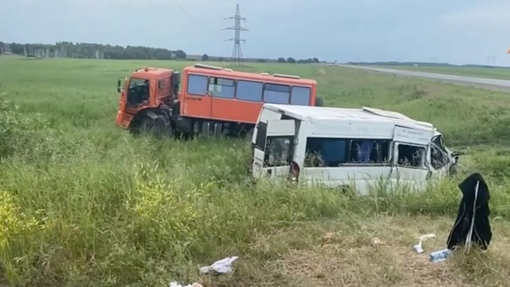 Место ДТП с участием рейсового автобуса в Назаровском районе Красноярского края - РИА Новости, 1920, 08.07.2024