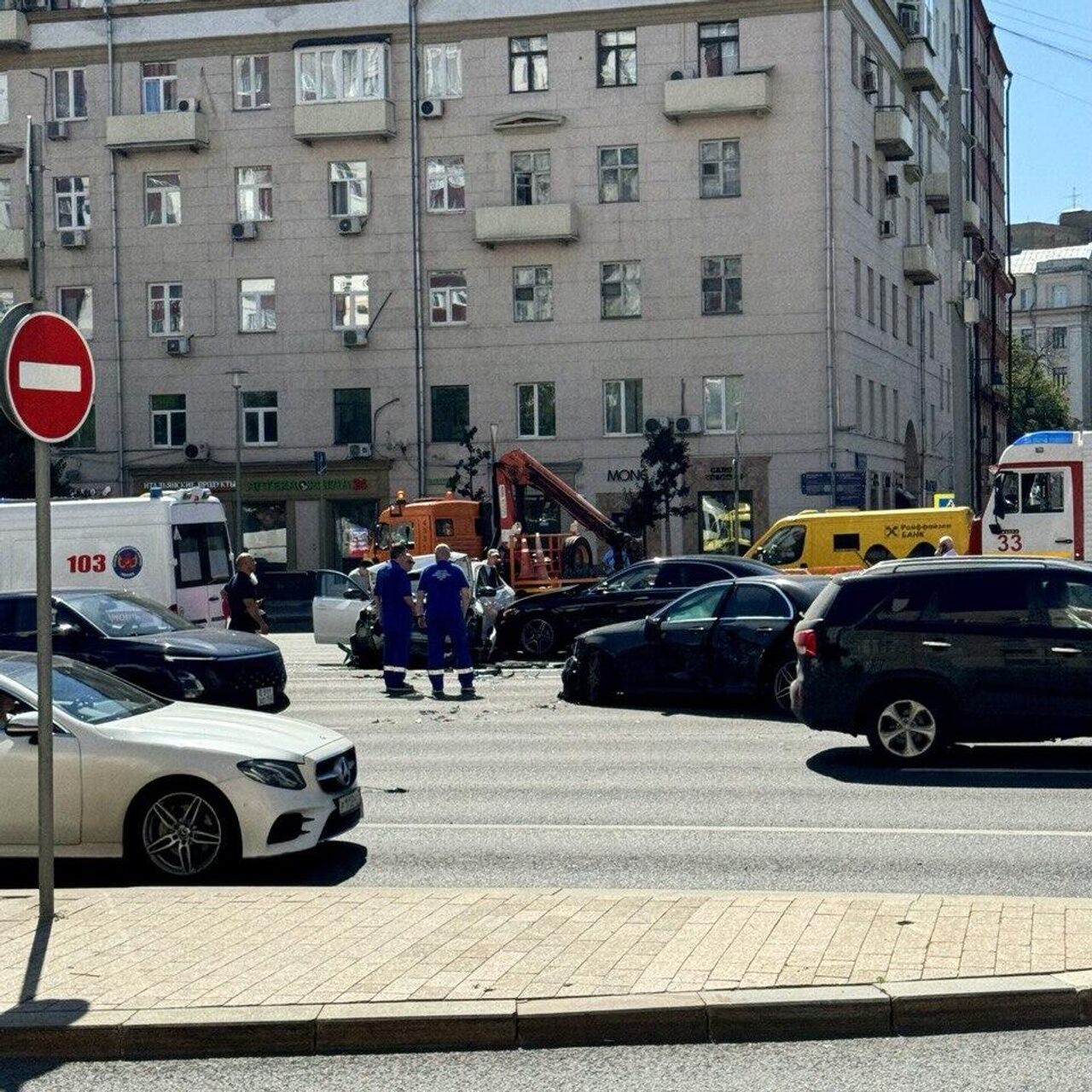 В Москве восстановили движение на Смоленском бульваре после массового ДТП -  РИА Новости, 08.07.2024