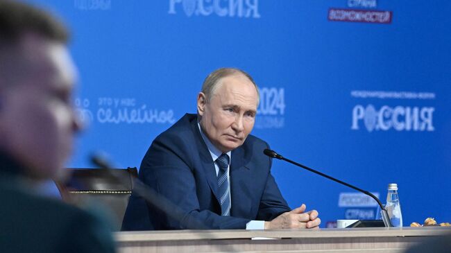 Сотрудничество России и Китая создает благоприятную атмосферу, заявил Путин