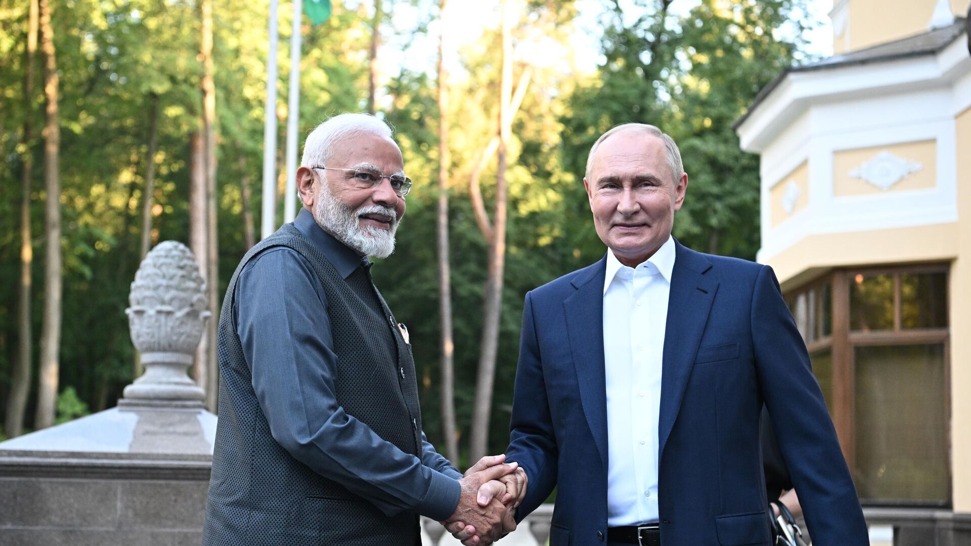 Президент РФ Владимир Путин и премьер-министр Индии Нарендра Моди во время встречи - РИА Новости, 1920, 09.07.2024