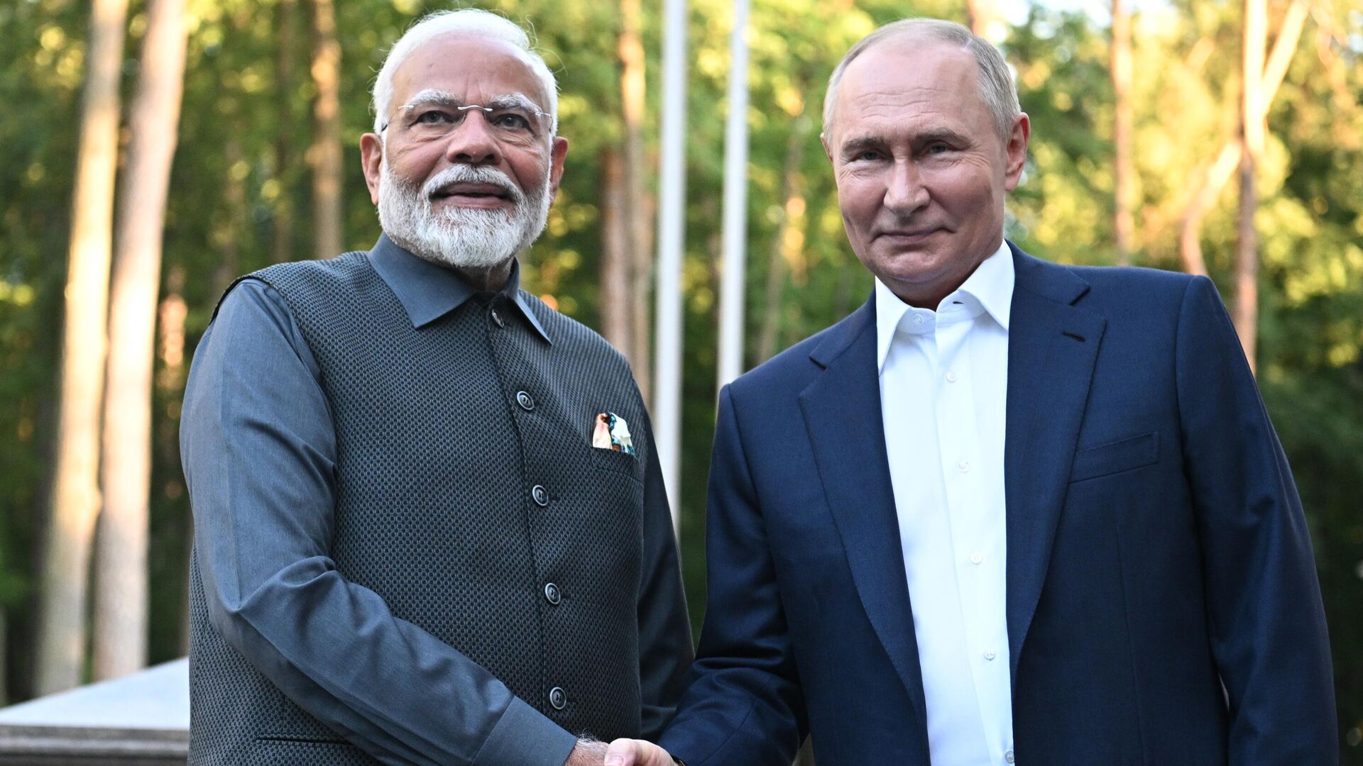 Президент РФ Владимир Путин и премьер-министр Индии Нарендра Моди во время встречи - РИА Новости, 1920, 09.07.2024