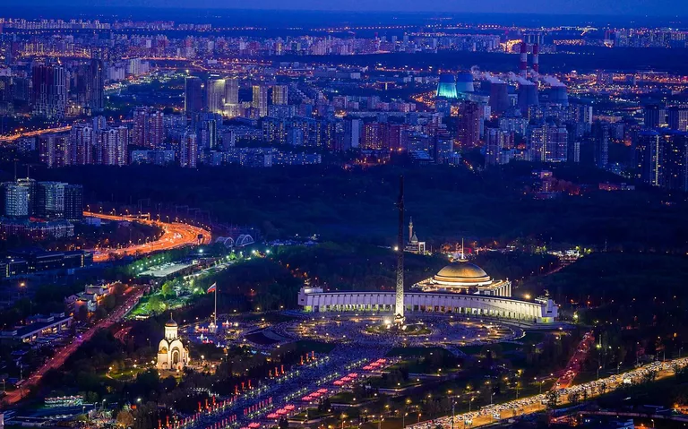Парк Победы на Поклонной горе в Москве. Парк Победы на Поклонной горе в Москве.