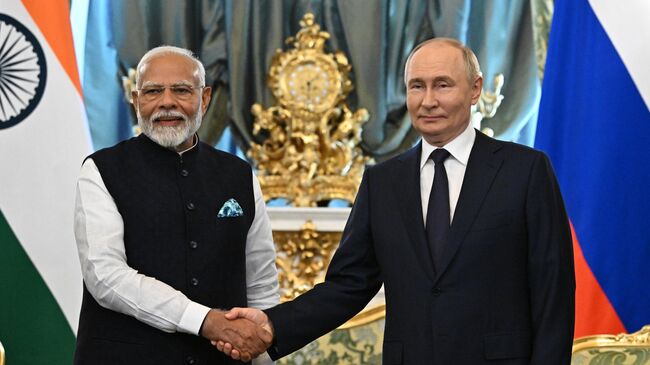 Путин поблагодарил Моди за поддержку председательства России в БРИКС