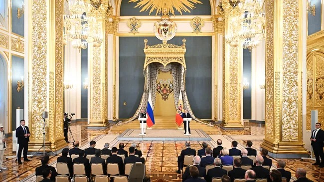 Президент России Владимир Путин и премьер-министр Индии Нарендра Моди во время встречи в Москве