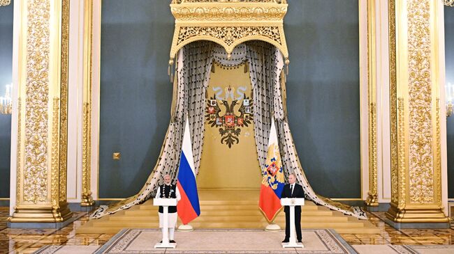 Президент РФ Владимир Путин и премьер-министр Индии Нарендра Моди во время встречи в Москве