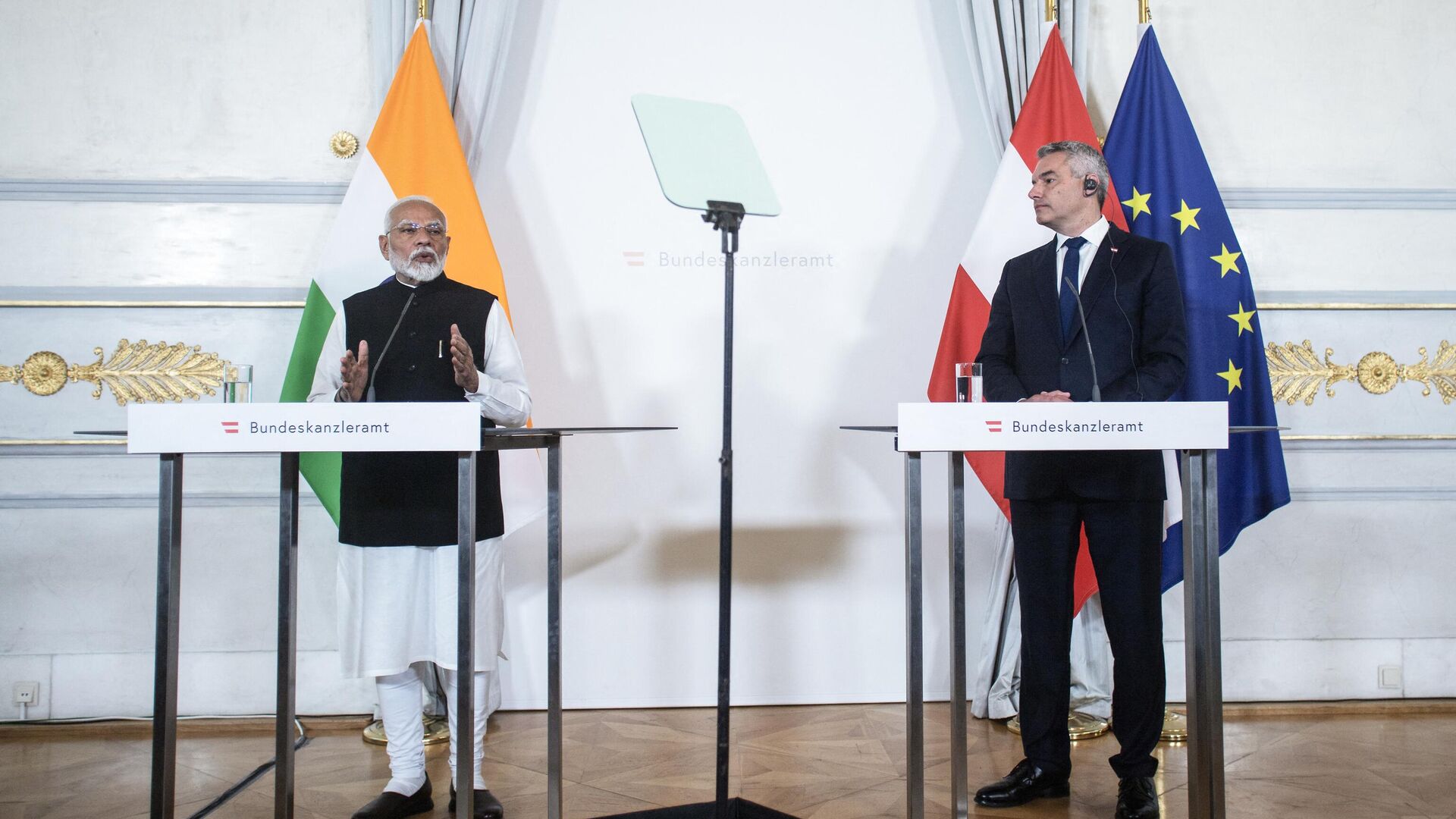 Премьер Индии Нарендра Моди и канцлер Австрии Карл Нехаммер во время совместной пресс-конференции в Вене. 10 июля 2024 - РИА Новости, 1920, 10.07.2024