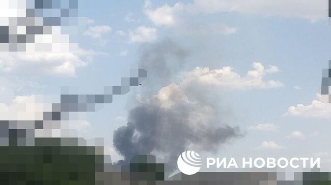Дым на месте удара по складу БПЛА и боеприпасов в Вознесенске в Николаевской области, 10 июля 2024 года