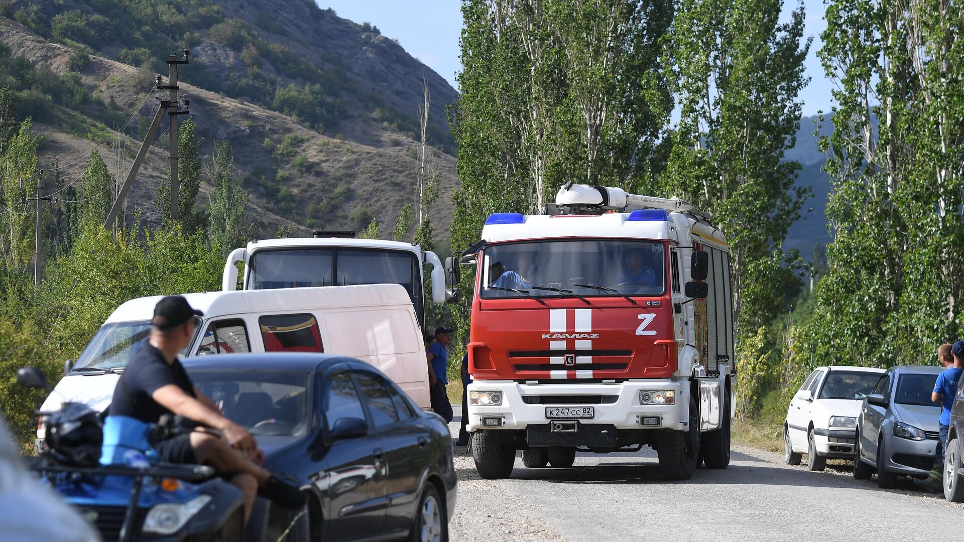 Пожарный расчет в окрестностях Судака, где произошел лесной пожар в Крыму. 11 июля 2024 - РИА Новости, 1920, 12.07.2024