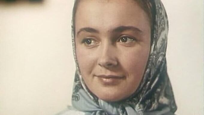 Ол камера алдында өз кискасын жалғыз мастурбациялайды