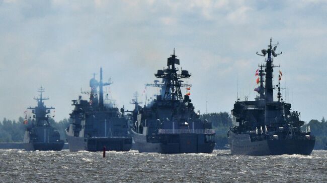 Власти Петербурга подготовят места для зрителей на параде ВМФ