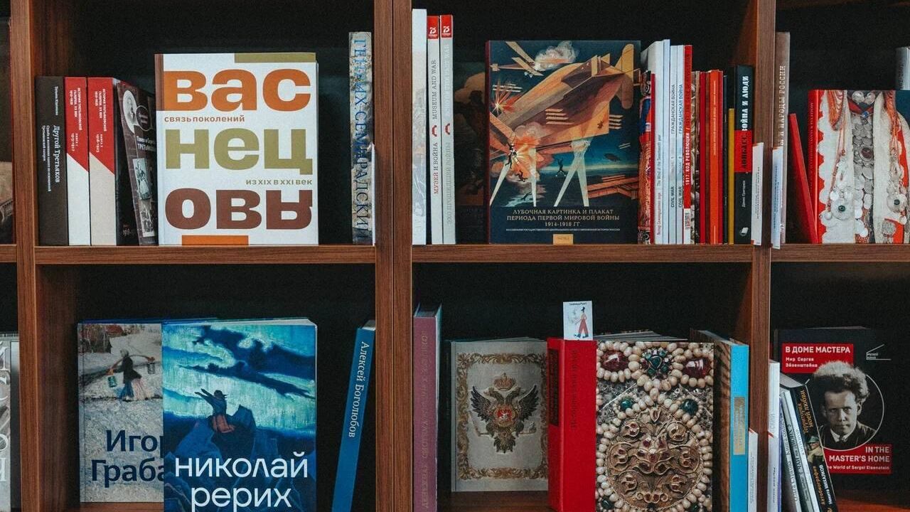 Библиотека Таврида.АРТ получила книги об искусстве от Минкультуры РФ - РИА Новости, 1920, 12.07.2024