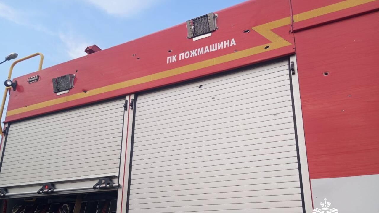 Поврежденная в результате из-за сброса ВОП с беспилотника пожарная машина в селе Верхняя Криница Васильевского района Запорожской области - РИА Новости, 1920, 13.07.2024