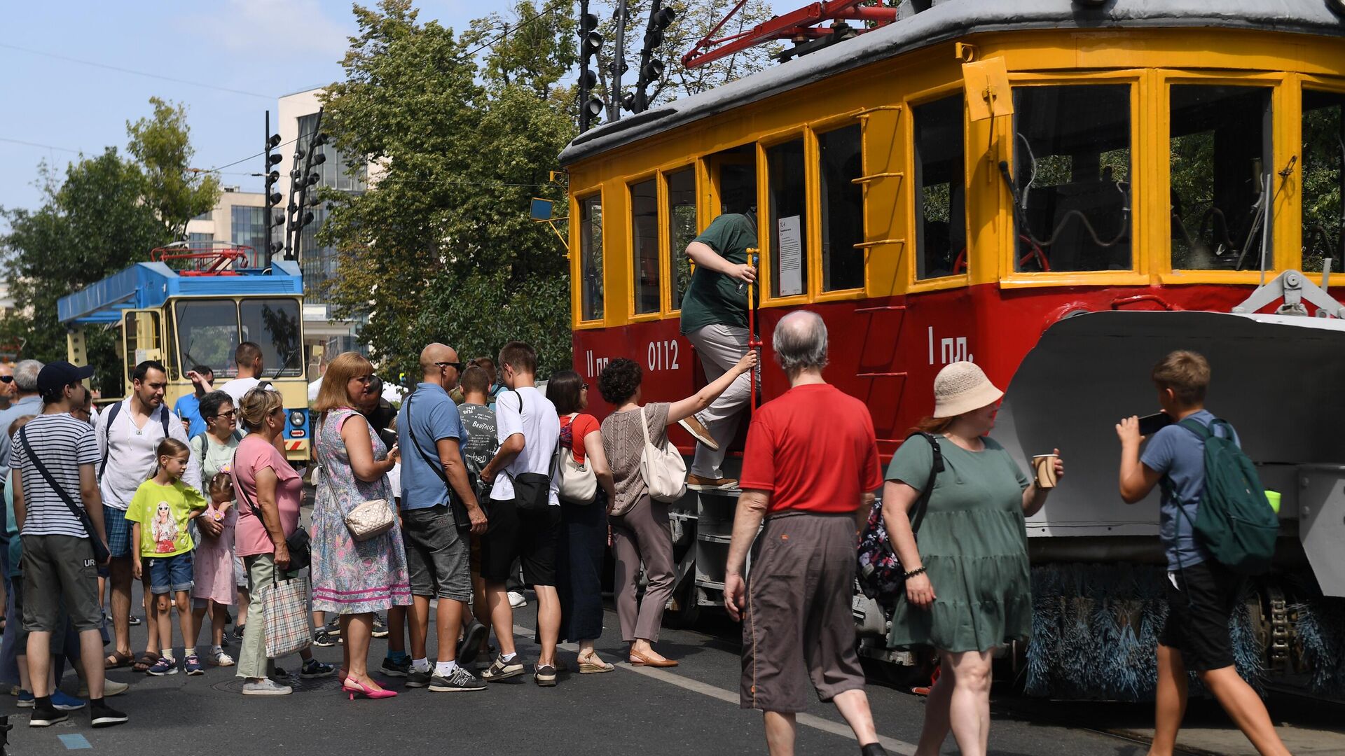 Традиционный парад ретротранспорта в столице - РИА Новости, 1920, 13.07.2024