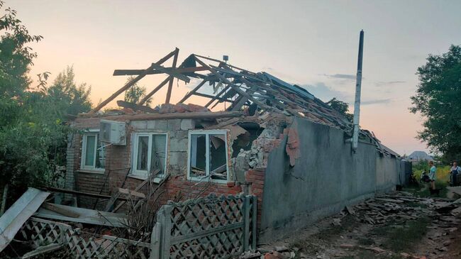 Последствия артиллерийского обстрела со стороны ВСУ в селе Новая Таволжанка Шебекинского городского округа Белгородской области