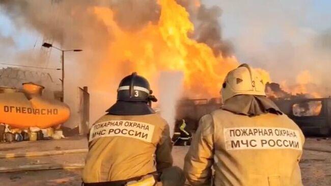 Место пожара на складе с деревянными поддонами в Воронеже. 14 июля 2024