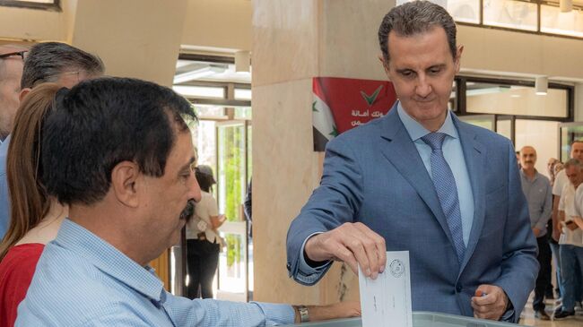 Президент Сирии Башар Асад во время голосования на парламентских выборах в Сирии. 15 июля 2024