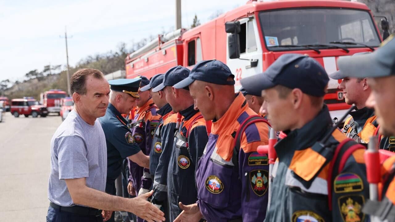 Губернатор Кубани Вениамин Кондратьев на встреча с участниками спасательной операции под Новороссийском - РИА Новости, 1920, 15.07.2024