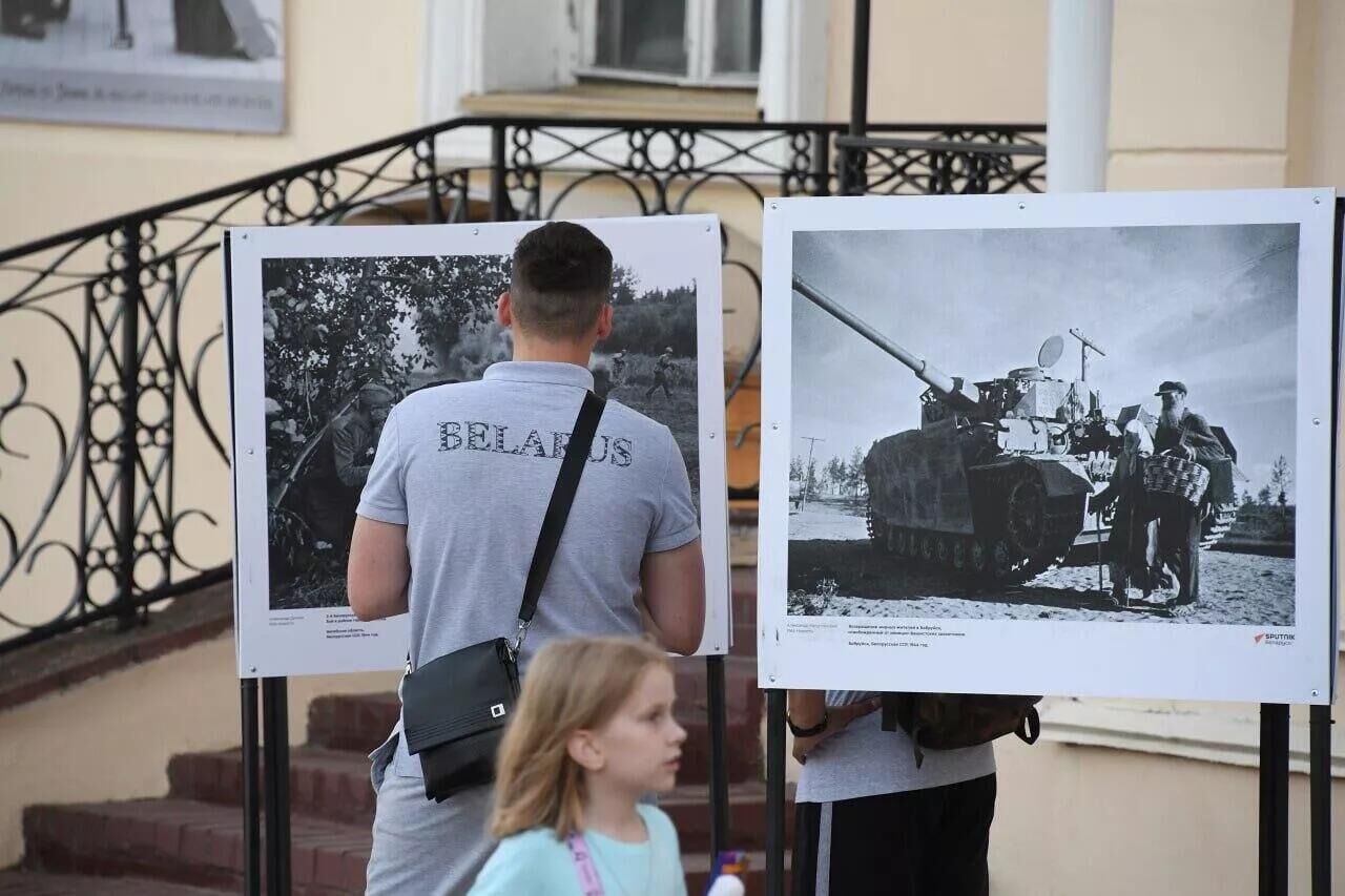 VR-проект и фотовыставка Sputnik открылись на Славянском базаре - РИА Новости, 1920, 16.07.2024