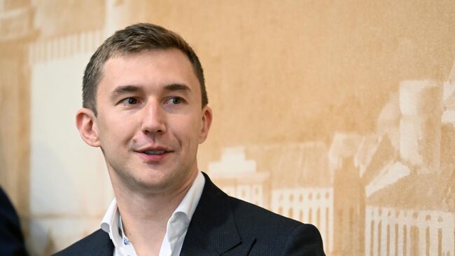 Дворкович не все контролирует в FIDE, заявил Карякин