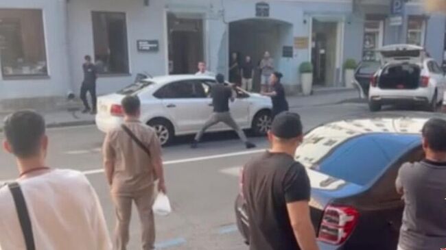 Дорожный конфликт между водителями иномарок на Гончарной улице в Санкт-Петербурге. 15 июля 2024