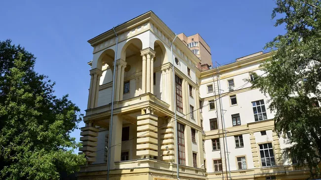 Почти 60 домов с колоннами отремонтировали в Москве с 2015 года