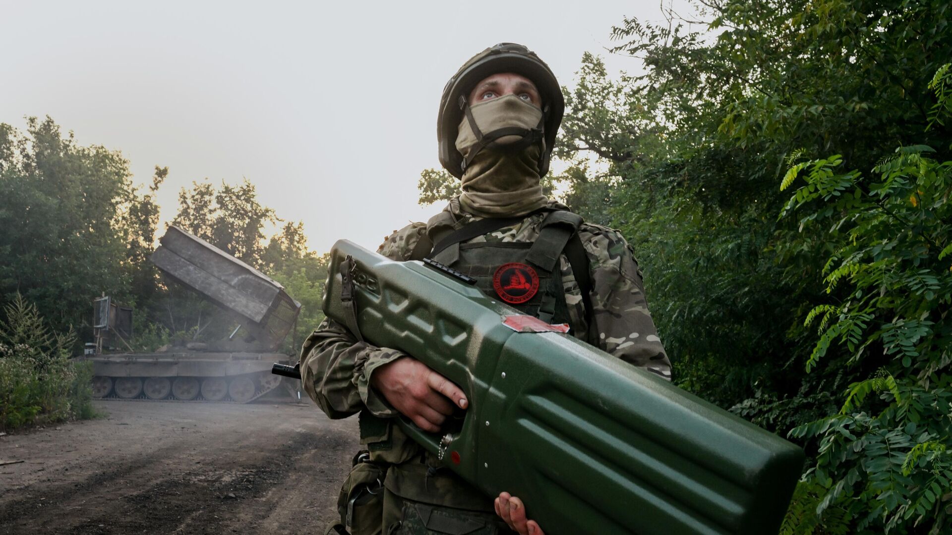 Российский военнослужащий с антидроновым ружьем - РИА Новости, 1920, 27.08.2024