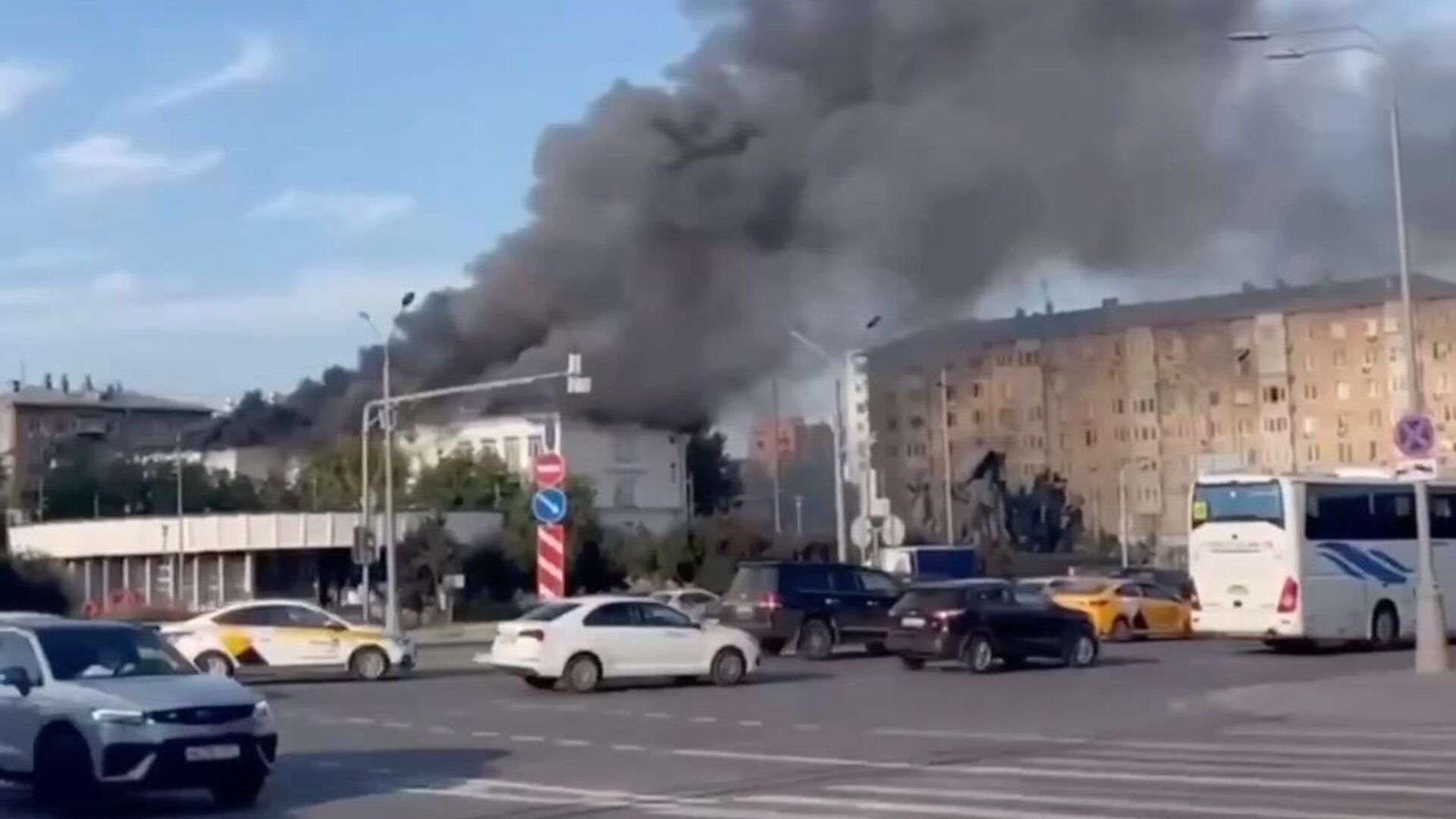 Пожар на Пресненском валу в Москве. Кадр видео очевидца  - РИА Новости, 1920, 17.07.2024