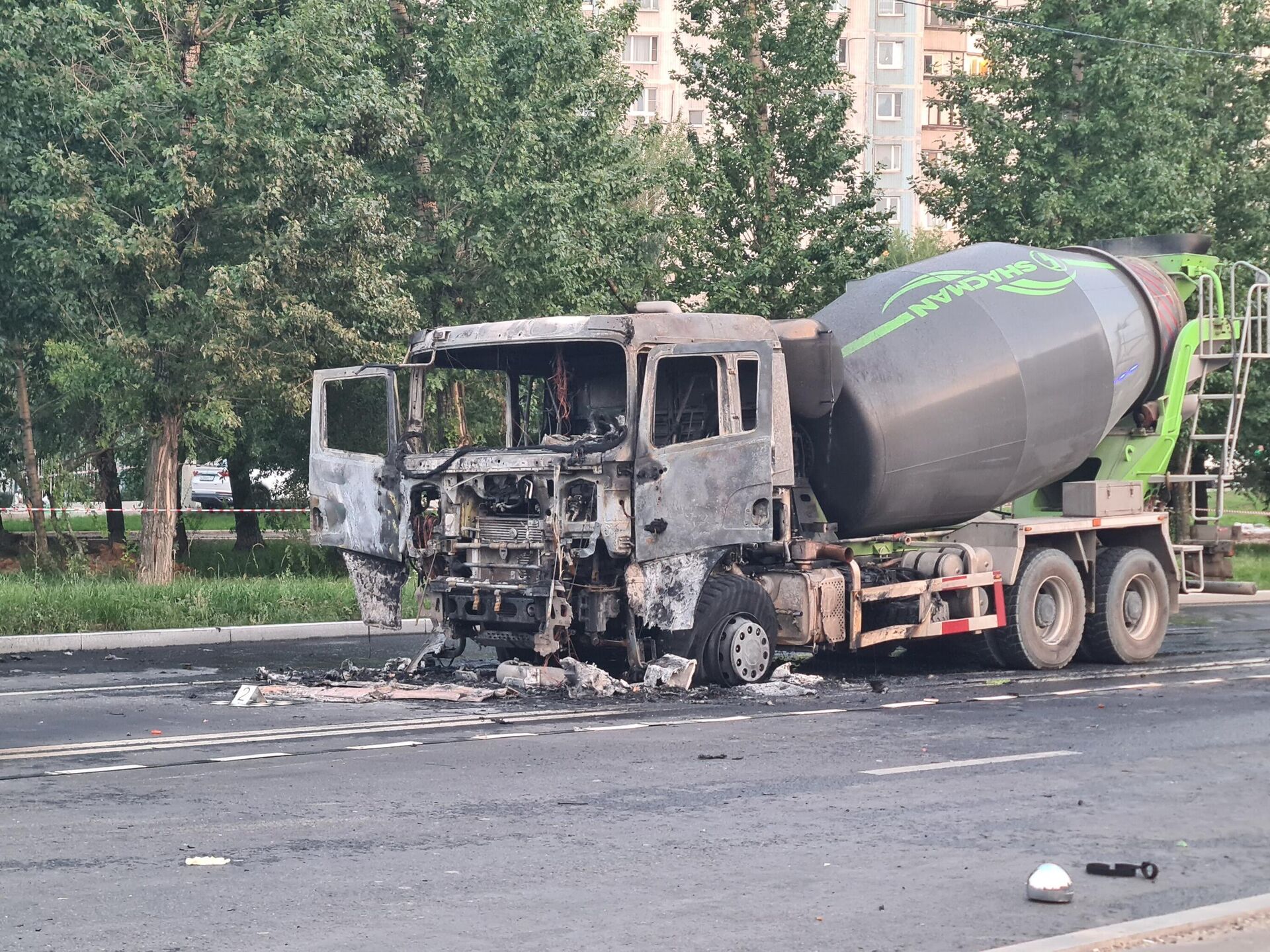 Два грузовых автомобиля и мотоцикл столкнулись на улице Перерва на юго-востоке Москвы - РИА Новости, 1920, 18.07.2024