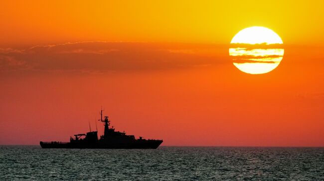 Британский патрульный корабль OPV Trent в Черном море