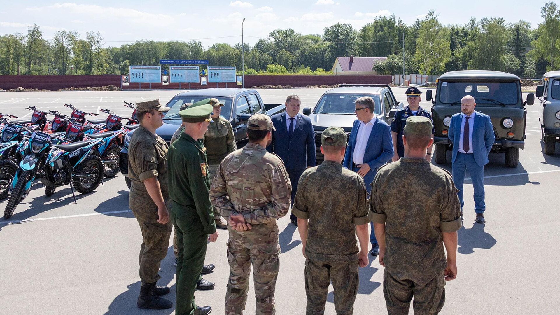 Исполняющий обязанности губернатора Тульской области Дмитрий Миляев передал тульским военнослужащим новую партию спецоборудования - РИА Новости, 1920, 18.07.2024