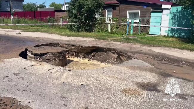 Яма с горячей водой в Твери, где пострадали два спасателя